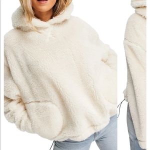 NWT TOPSHOP CREAM FLEECE PULLOVER